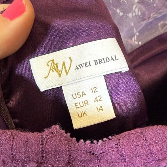Awei Bridal, Elegant Purple Lace One Shoulder Dress. Size 12. Excellent cond! - Picture 4 of 6